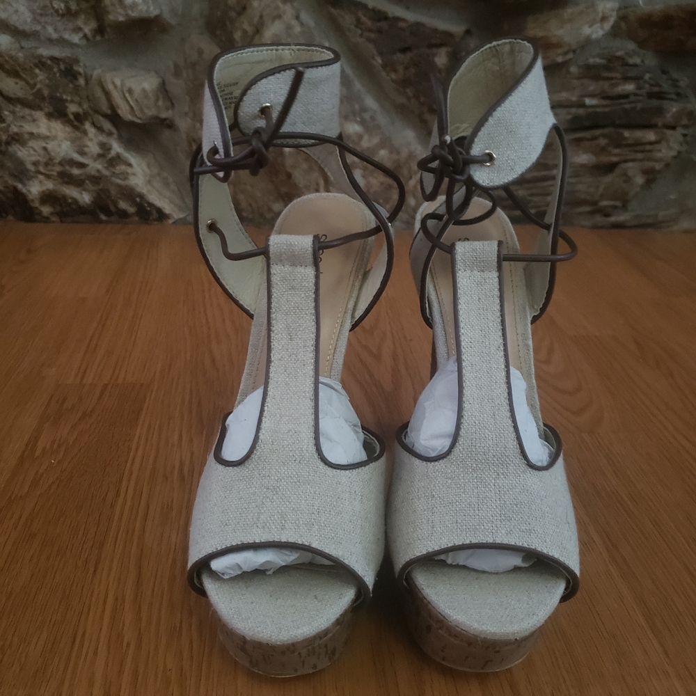 Brown trim peep toe high heel